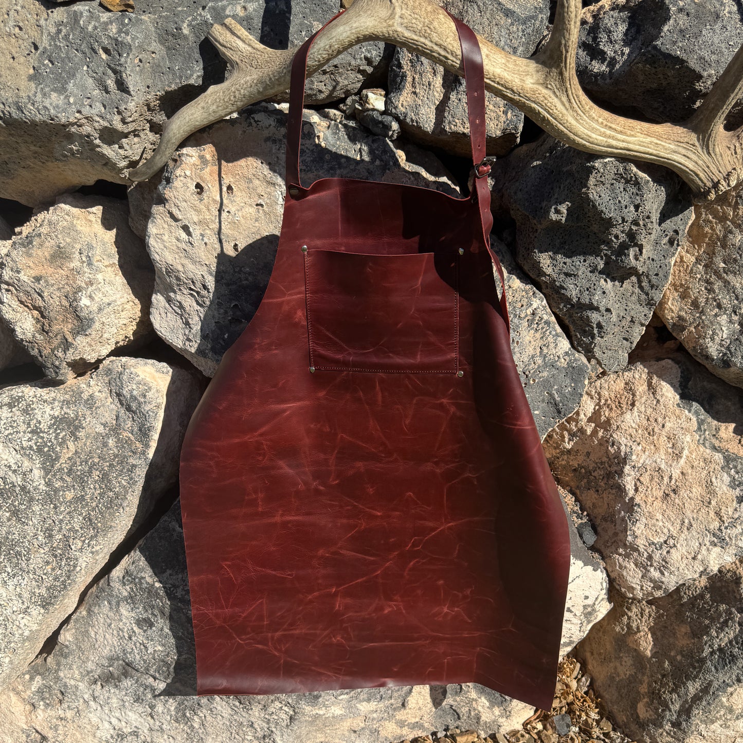 The Frontier Forge Apron – Handcrafted Pull-Up Leather in Mahogany