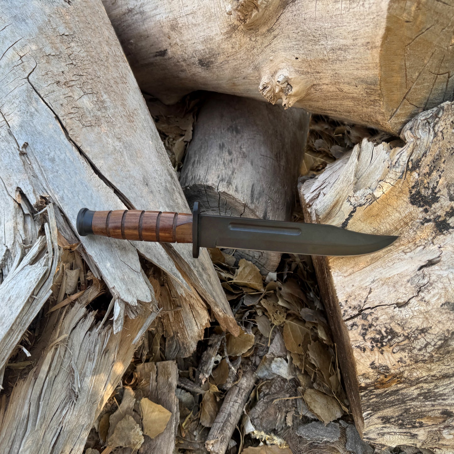 Heritage Combat K-Bar Knife – Classic Wood Handle with Black Blade and Leather Sheath