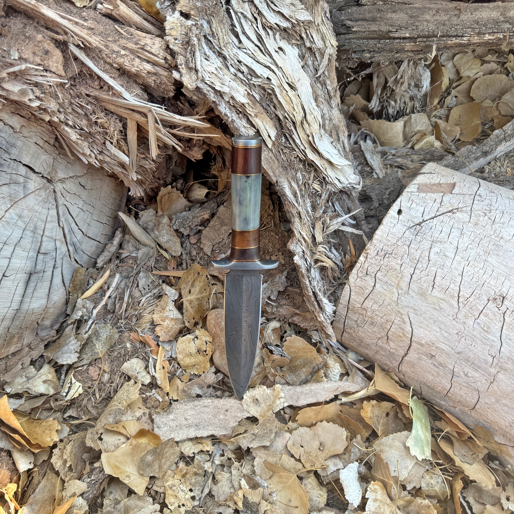 The Warden Hand-Forged Damascus Dagger with Horn & Hardwood Handle ...