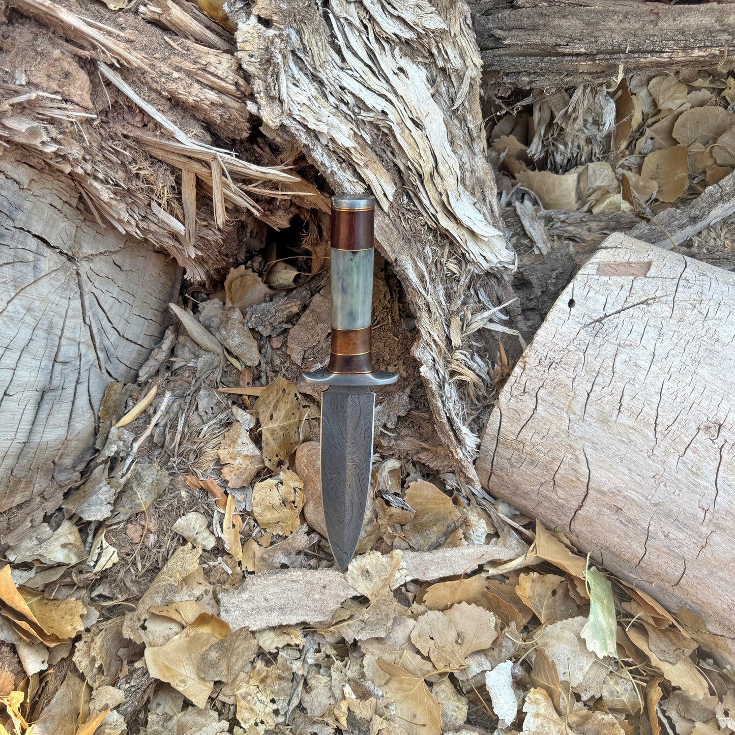The Warden Hand-Forged Damascus Dagger with Horn & Hardwood Handle
