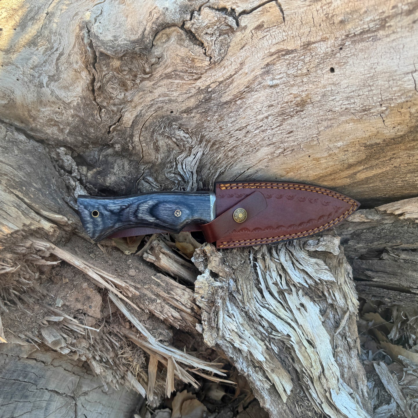 Backwood Hunter Hand-Forged Damascus Hunting Knife with Stained Hardwood Handle