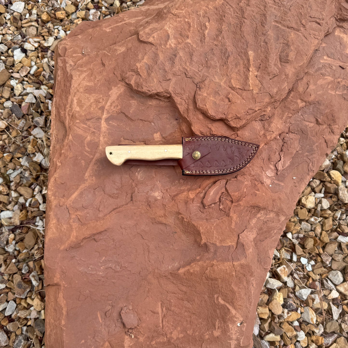 The Trailhand Hand-Forged Feather Etched Skinner with Natural Wood Handle