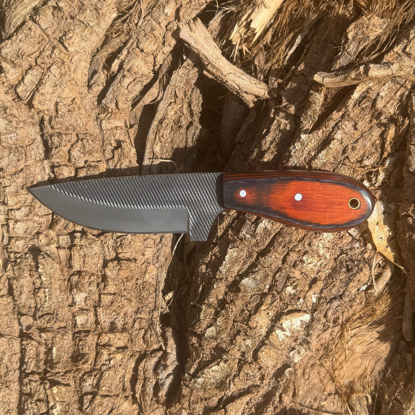 “Fixed-blade skinner knife with contoured handle”

“Outdoor skinner knife with curved blade”

“High-carbon steel skinner knife displayed on leather sheath”

“Skinning knife with ergonomic handle for field use”

“Hunting skinner knife with curved cutting edge”

“Fixed-blade knife designed for skinning and field dressing”

“Outdoor skinner blade on hand-stitched leather sheath”

“Precision skinner knife for hunting and field tasks”

“Skinner knife with hardwood handle and full tang construction”