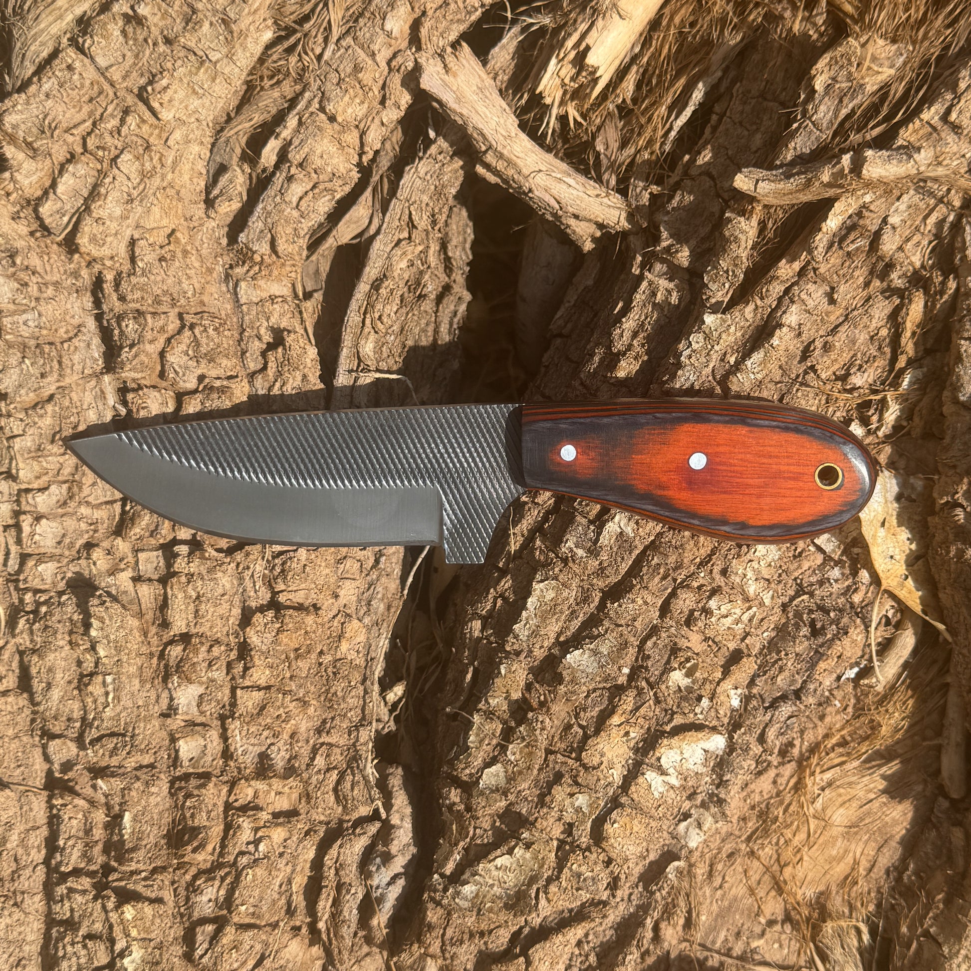 “Fixed-blade skinner knife with contoured handle”

“Outdoor skinner knife with curved blade”

“High-carbon steel skinner knife displayed on leather sheath”

“Skinning knife with ergonomic handle for field use”

“Hunting skinner knife with curved cutting edge”

“Fixed-blade knife designed for skinning and field dressing”

“Outdoor skinner blade on hand-stitched leather sheath”

“Precision skinner knife for hunting and field tasks”

“Skinner knife with hardwood handle and full tang construction”