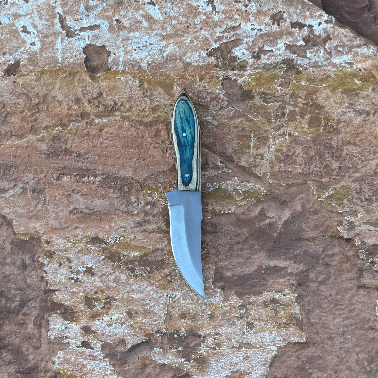 The Glacier Ridge – Curved Blade Knife with Dyed Blue Wood Handle & Leather Sheath