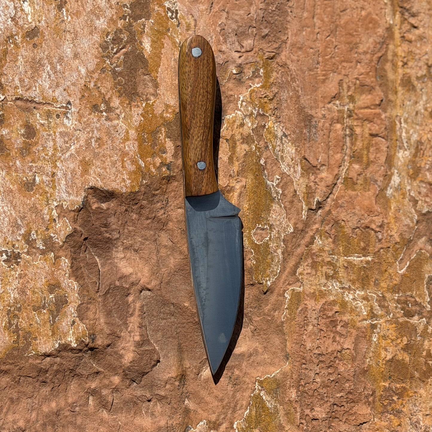 The Sentinel EDC — Hand-Forged High-Carbon-Steel Knife with Ebony-Wood Handle and Hand-Tooled Leather Pancake Sheath